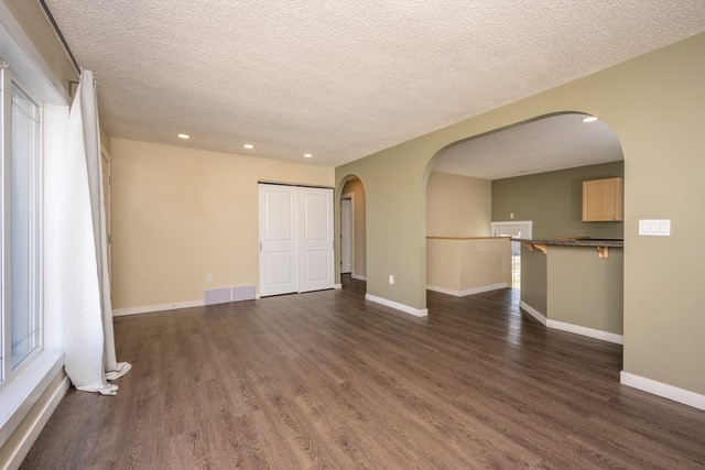 6031 Lacombe Way SW, Calgary, 4 Bedrooms Bedrooms, ,3 BathroomsBathrooms,Houses,For Rent,6031 Lacombe Way SW,1969