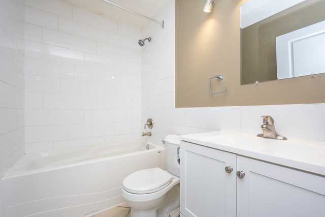 6031 Lacombe Way SW, Calgary, 4 Bedrooms Bedrooms, ,3 BathroomsBathrooms,Houses,For Rent,6031 Lacombe Way SW,1969