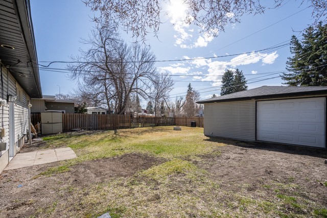 6031 Lacombe Way SW, Calgary, 4 Bedrooms Bedrooms, ,3 BathroomsBathrooms,Houses,For Rent,6031 Lacombe Way SW,1969