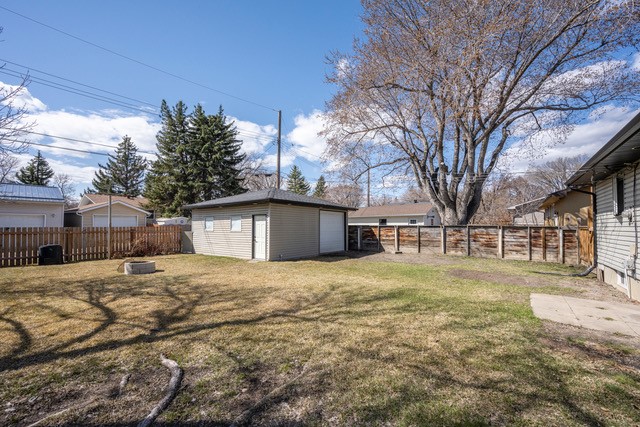 6031 Lacombe Way SW, Calgary, 4 Bedrooms Bedrooms, ,3 BathroomsBathrooms,Houses,For Rent,6031 Lacombe Way SW,1969