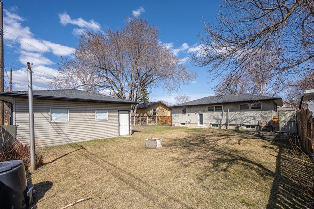 6031 Lacombe Way SW, Calgary, 4 Bedrooms Bedrooms, ,3 BathroomsBathrooms,Houses,For Rent,6031 Lacombe Way SW,1969