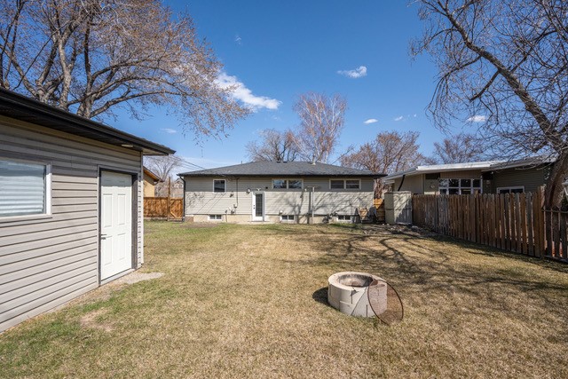6031 Lacombe Way SW, Calgary, 4 Bedrooms Bedrooms, ,3 BathroomsBathrooms,Houses,For Rent,6031 Lacombe Way SW,1969