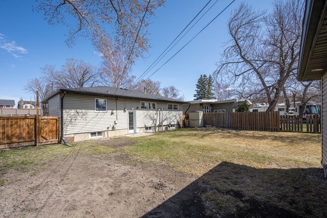 6031 Lacombe Way SW, Calgary, 4 Bedrooms Bedrooms, ,3 BathroomsBathrooms,Houses,For Rent,6031 Lacombe Way SW,1969