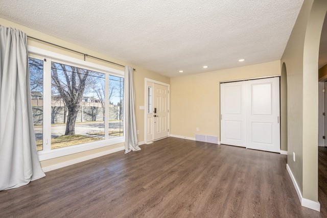 6031 Lacombe Way SW, Calgary, 4 Bedrooms Bedrooms, ,3 BathroomsBathrooms,Houses,For Rent,6031 Lacombe Way SW,1969