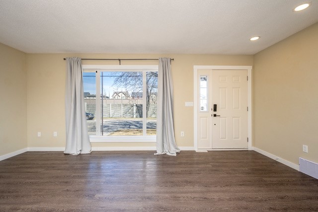 6031 Lacombe Way SW, Calgary, 4 Bedrooms Bedrooms, ,3 BathroomsBathrooms,Houses,For Rent,6031 Lacombe Way SW,1969