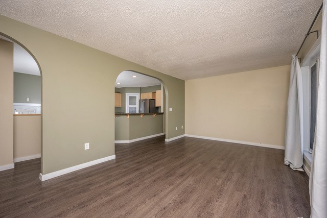 6031 Lacombe Way SW, Calgary, 4 Bedrooms Bedrooms, ,3 BathroomsBathrooms,Houses,For Rent,6031 Lacombe Way SW,1969