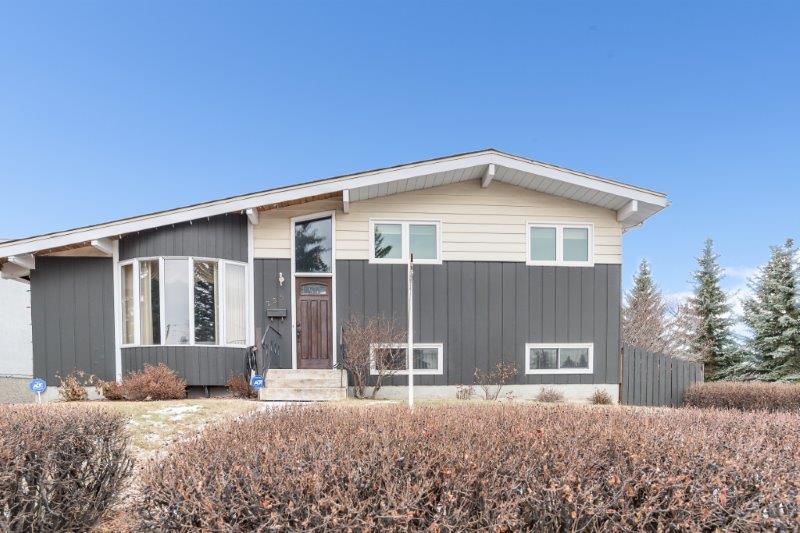 255 Southampton Drive Southwest, Calgary, 4 Bedrooms Bedrooms, 0 ,3 BathroomsBathrooms,Houses,For Rent,255 Southampton Drive Southwest,0,1105
