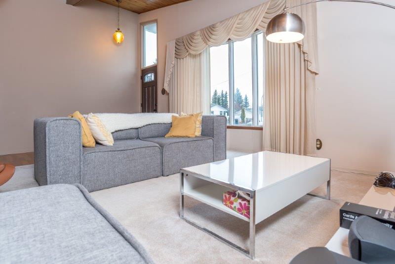 255 Southampton Drive Southwest, Calgary, 4 Bedrooms Bedrooms, 0 ,3 BathroomsBathrooms,Houses,For Rent,255 Southampton Drive Southwest,0,1105