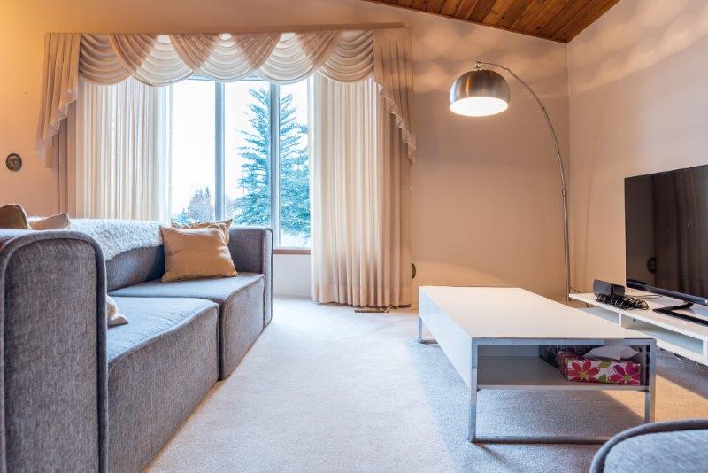 255 Southampton Drive Southwest, Calgary, 4 Bedrooms Bedrooms, 0 ,3 BathroomsBathrooms,Houses,For Rent,255 Southampton Drive Southwest,0,1105