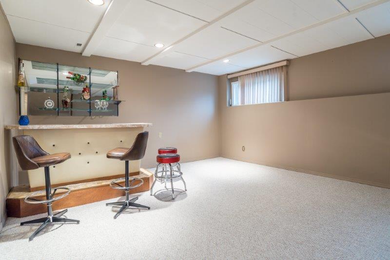 255 Southampton Drive Southwest, Calgary, 4 Bedrooms Bedrooms, 0 ,3 BathroomsBathrooms,Houses,For Rent,255 Southampton Drive Southwest,0,1105