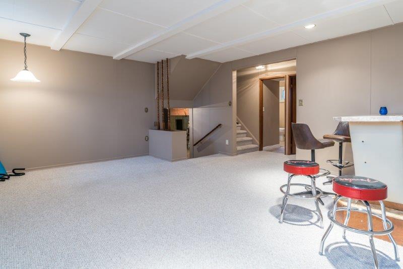 255 Southampton Drive Southwest, Calgary, 4 Bedrooms Bedrooms, 0 ,3 BathroomsBathrooms,Houses,For Rent,255 Southampton Drive Southwest,0,1105