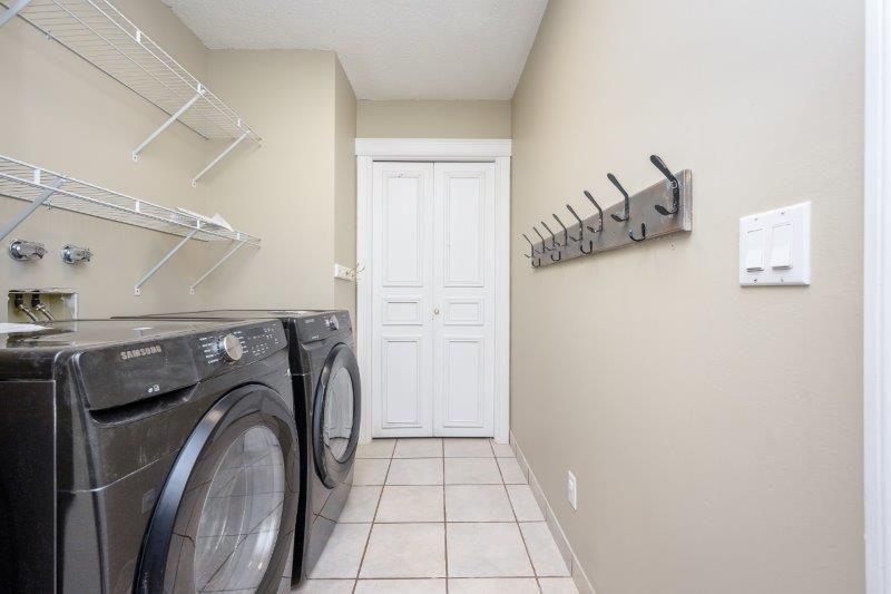 119 Strathdale Close Southwest, Calgary, 6 Bedrooms Bedrooms, 0 ,4 BathroomsBathrooms,Houses,For Rent,119 Strathdale Close Southwest,0,1998 119 Strathdale Close Southwest, Calgary, 6 Bedrooms Bedrooms, 0 ,4 BathroomsBathrooms,Houses,For Rent,119 Strathdale Close Southwest,0,1998