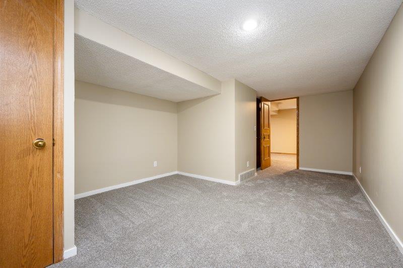 119 Strathdale Close Southwest, Calgary, 6 Bedrooms Bedrooms, 0 ,4 BathroomsBathrooms,Houses,For Rent,119 Strathdale Close Southwest,0,1998 119 Strathdale Close Southwest, Calgary, 6 Bedrooms Bedrooms, 0 ,4 BathroomsBathrooms,Houses,For Rent,119 Strathdale Close Southwest,0,1998