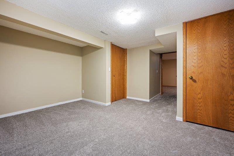 119 Strathdale Close Southwest, Calgary, 6 Bedrooms Bedrooms, 0 ,4 BathroomsBathrooms,Houses,For Rent,119 Strathdale Close Southwest,0,1998 119 Strathdale Close Southwest, Calgary, 6 Bedrooms Bedrooms, 0 ,4 BathroomsBathrooms,Houses,For Rent,119 Strathdale Close Southwest,0,1998