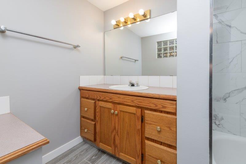 #5, 1458 Memorial Drive NW, Calgary, 1 Bedroom Bedrooms, 0 ,1 BathroomBathrooms,Condos/Townhouses,For Rent,#5, 1458 Memorial Drive NW,0,2166