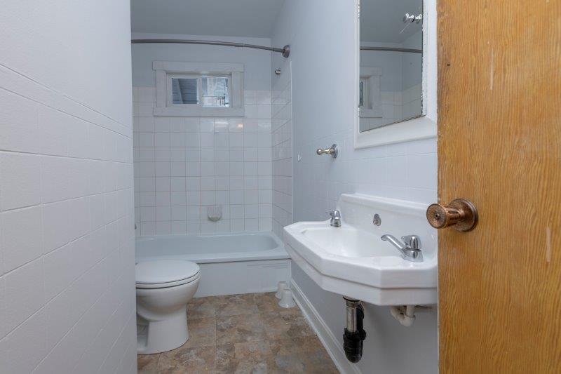 3, 1458 Memorial Dr NW, Calgary, 1 Bedroom Bedrooms, 0 ,1 BathroomBathrooms,Condos/Townhouses,For Rent,3, 1458 Memorial Dr NW,0,2190