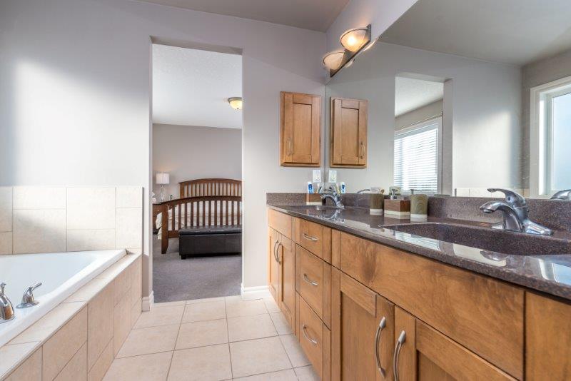 1077 Kincora Drive Northwest, Calgary, 3 Bedrooms Bedrooms, 0 ,2.5 BathroomsBathrooms,Houses,For Rent,1077 Kincora Drive Northwest,0,1137
