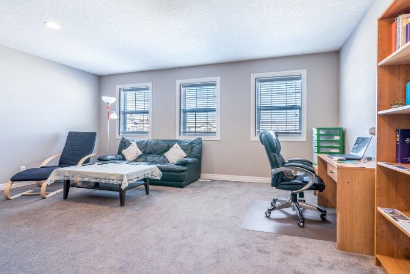 1077 Kincora Drive Northwest, Calgary, 3 Bedrooms Bedrooms, 0 ,2.5 BathroomsBathrooms,Houses,For Rent,1077 Kincora Drive Northwest,0,1137