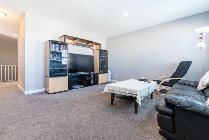 1077 Kincora Drive Northwest, Calgary, 3 Bedrooms Bedrooms, 0 ,2.5 BathroomsBathrooms,Houses,For Rent,1077 Kincora Drive Northwest,0,1137
