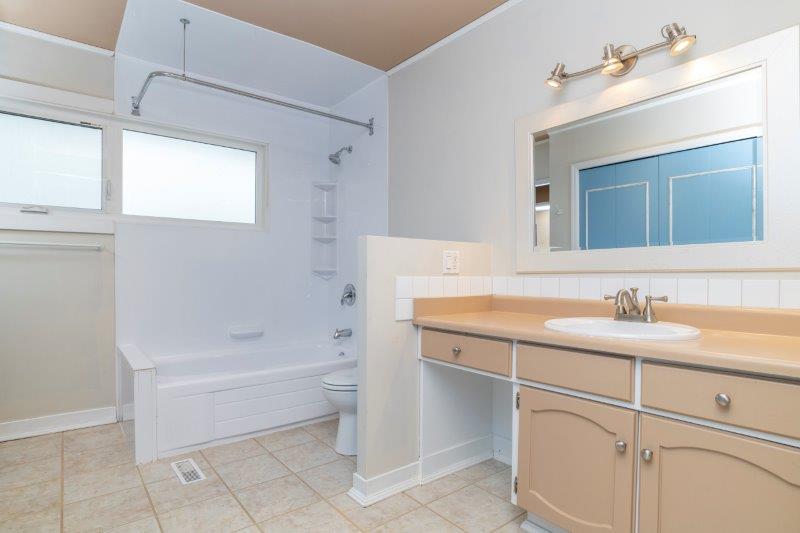 2204 38 Street SW, Calgary, 3 Bedrooms Bedrooms, 0 ,3 BathroomsBathrooms,Houses,For Rent,2204 38 Street SW,0,2306