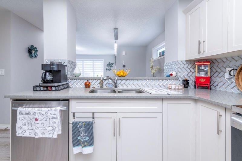 128 Yorkville Avenue Southwest, Calgary, 3 Bedrooms Bedrooms, ,3.5 BathroomsBathrooms,Condos/Townhouses,For Rent,128 Yorkville Avenue Southwest,2381