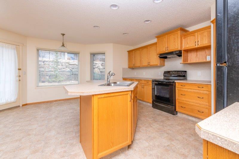 47 Sienna Park Cres SW, Calgary, 5 Bedrooms Bedrooms, ,3 BathroomsBathrooms,Houses,For Rent,47 Sienna Park Cres SW,2412