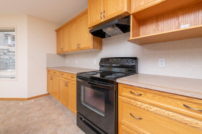 47 Sienna Park Cres SW, Calgary, 5 Bedrooms Bedrooms, ,3 BathroomsBathrooms,Houses,For Rent,47 Sienna Park Cres SW,2412