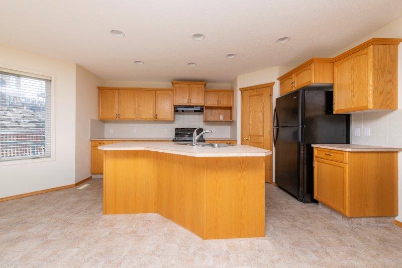 47 Sienna Park Cres SW, Calgary, 5 Bedrooms Bedrooms, ,3 BathroomsBathrooms,Houses,For Rent,47 Sienna Park Cres SW,2412