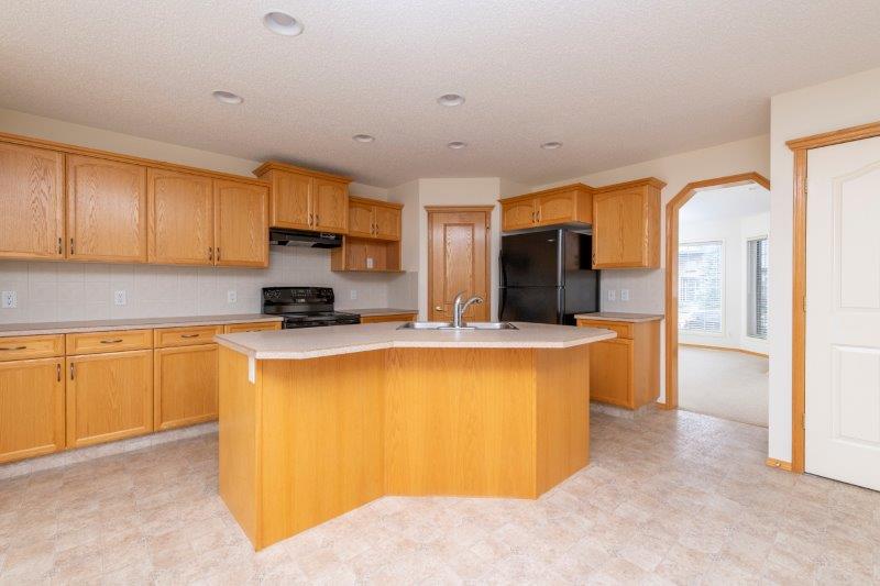 47 Sienna Park Cres SW, Calgary, 5 Bedrooms Bedrooms, ,3 BathroomsBathrooms,Houses,For Rent,47 Sienna Park Cres SW,2412