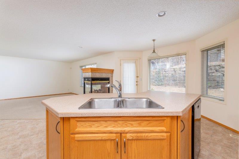 47 Sienna Park Cres SW, Calgary, 5 Bedrooms Bedrooms, ,3 BathroomsBathrooms,Houses,For Rent,47 Sienna Park Cres SW,2412