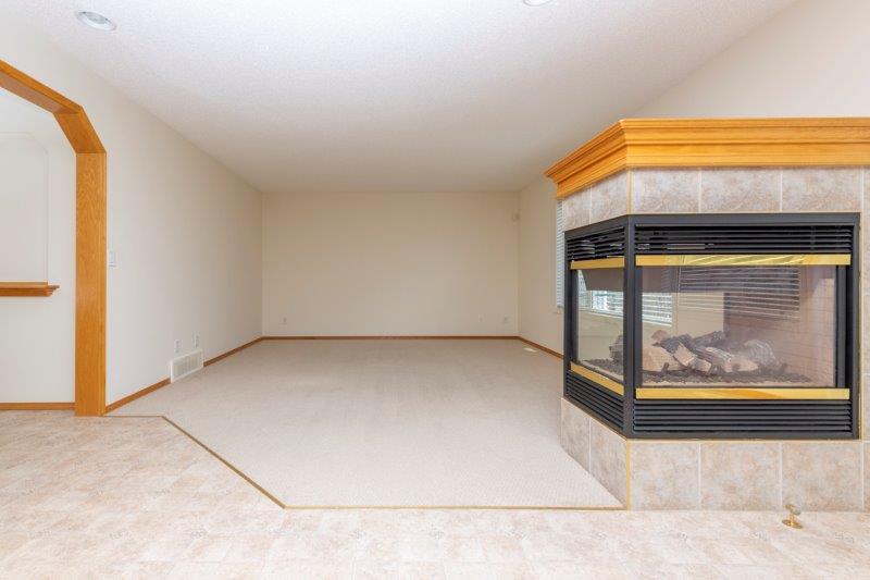 47 Sienna Park Cres SW, Calgary, 5 Bedrooms Bedrooms, ,3 BathroomsBathrooms,Houses,For Rent,47 Sienna Park Cres SW,2412