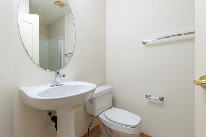 47 Sienna Park Cres SW, Calgary, 5 Bedrooms Bedrooms, ,3 BathroomsBathrooms,Houses,For Rent,47 Sienna Park Cres SW,2412