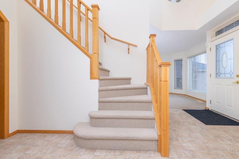 47 Sienna Park Cres SW, Calgary, 5 Bedrooms Bedrooms, ,3 BathroomsBathrooms,Houses,For Rent,47 Sienna Park Cres SW,2412