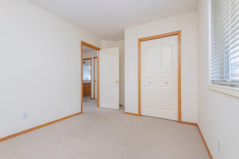 47 Sienna Park Cres SW, Calgary, 5 Bedrooms Bedrooms, ,3 BathroomsBathrooms,Houses,For Rent,47 Sienna Park Cres SW,2412