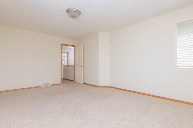 47 Sienna Park Cres SW, Calgary, 5 Bedrooms Bedrooms, ,3 BathroomsBathrooms,Houses,For Rent,47 Sienna Park Cres SW,2412