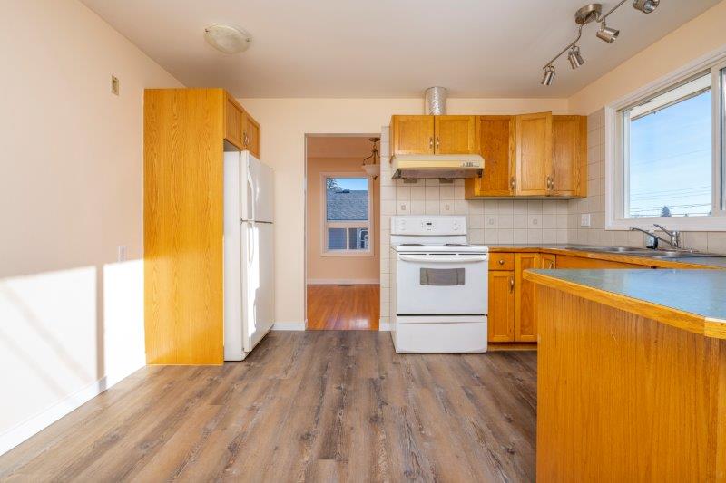 1040 Pensdale Crescent Southeast, Calgary, 6 Bedrooms Bedrooms, ,2.5 BathroomsBathrooms,Houses,Rented,1040 Pensdale Crescent Southeast,2615