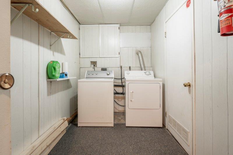 1040 Pensdale Crescent Southeast, Calgary, 6 Bedrooms Bedrooms, ,2.5 BathroomsBathrooms,Houses,Rented,1040 Pensdale Crescent Southeast,2615