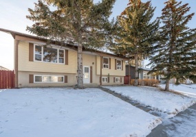 1040 Pensdale Crescent Southeast, Calgary, 6 Bedrooms Bedrooms, ,2.5 BathroomsBathrooms,Houses,For Rent,1040 Pensdale Crescent Southeast,2615
