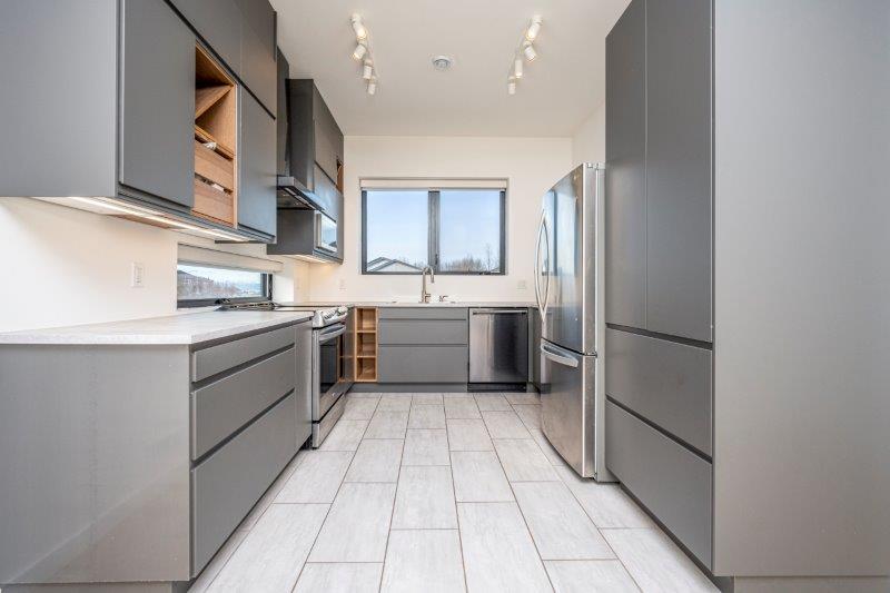 9 Rockhaven Green Northwest, Calgary, 2 Bedrooms Bedrooms, ,2 BathroomsBathrooms,Houses,For Rent,9 Rockhaven Green Northwest,2621