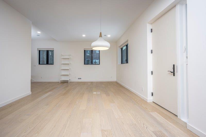 9 Rockhaven Green Northwest, Calgary, 2 Bedrooms Bedrooms, ,2 BathroomsBathrooms,Houses,For Rent,9 Rockhaven Green Northwest,2621