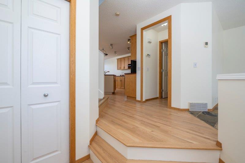 53 Bridleridge Gardens Southwest, Calgary, 3 Bedrooms Bedrooms, ,2.5 BathroomsBathrooms,Houses,For Rent,53 Bridleridge Gardens Southwest,2629