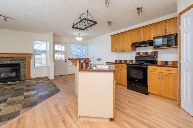53 Bridleridge Gardens Southwest, Calgary, 3 Bedrooms Bedrooms, ,2.5 BathroomsBathrooms,Houses,For Rent,53 Bridleridge Gardens Southwest,2629