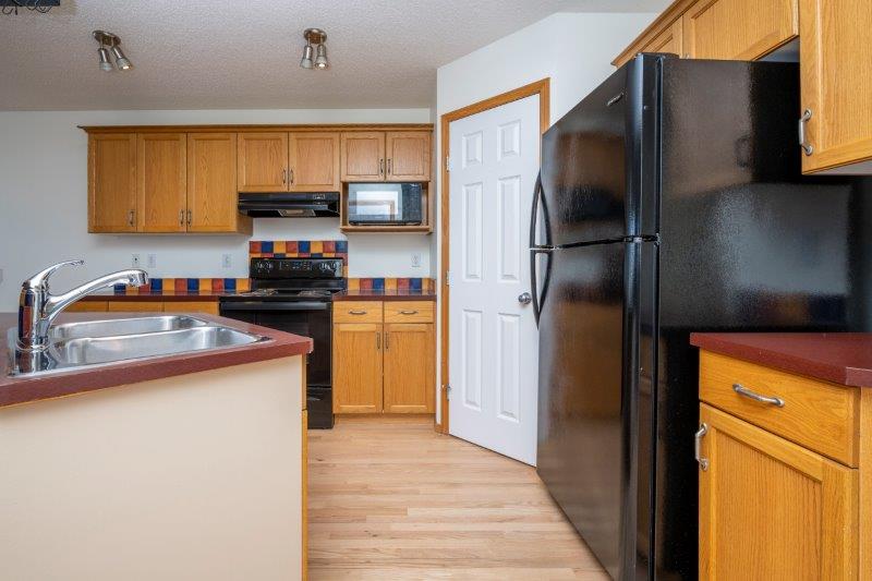 53 Bridleridge Gardens Southwest, Calgary, 3 Bedrooms Bedrooms, ,2.5 BathroomsBathrooms,Houses,For Rent,53 Bridleridge Gardens Southwest,2629