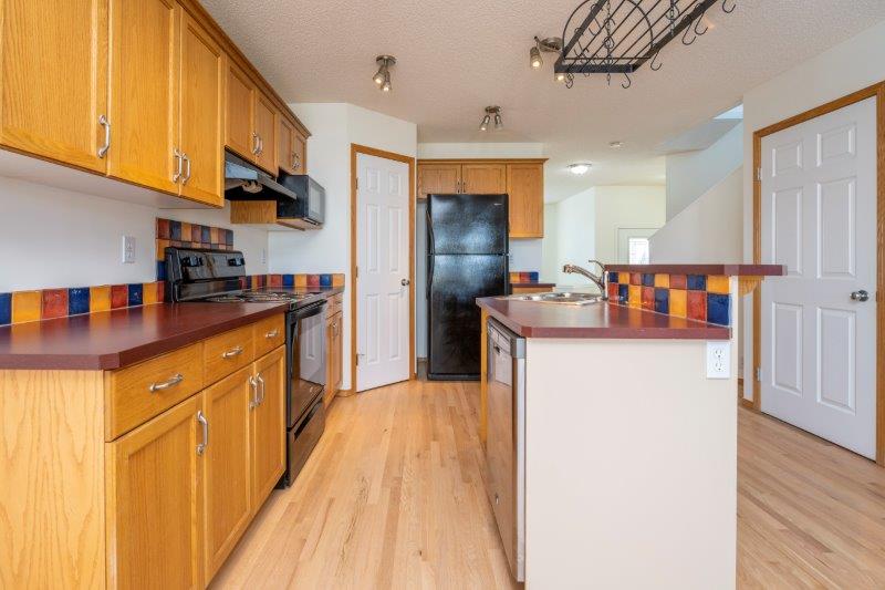 53 Bridleridge Gardens Southwest, Calgary, 3 Bedrooms Bedrooms, ,2.5 BathroomsBathrooms,Houses,For Rent,53 Bridleridge Gardens Southwest,2629