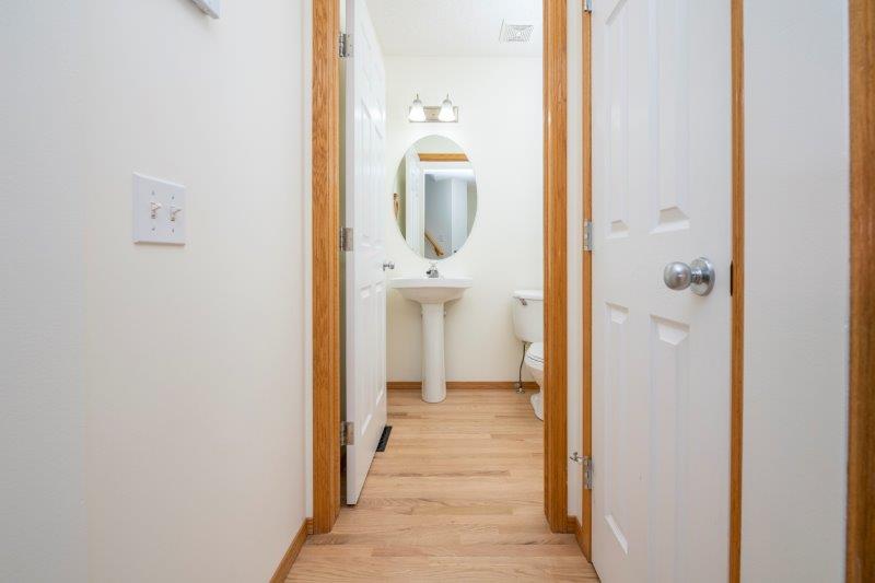 53 Bridleridge Gardens Southwest, Calgary, 3 Bedrooms Bedrooms, ,2.5 BathroomsBathrooms,Houses,For Rent,53 Bridleridge Gardens Southwest,2629