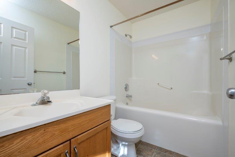 53 Bridleridge Gardens Southwest, Calgary, 3 Bedrooms Bedrooms, ,2.5 BathroomsBathrooms,Houses,For Rent,53 Bridleridge Gardens Southwest,2629