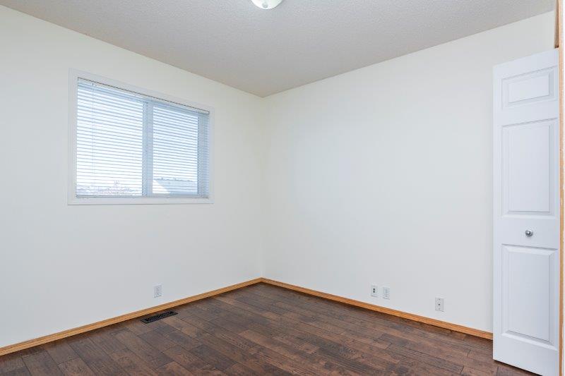53 Bridleridge Gardens Southwest, Calgary, 3 Bedrooms Bedrooms, ,2.5 BathroomsBathrooms,Houses,For Rent,53 Bridleridge Gardens Southwest,2629