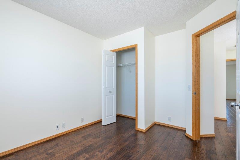 53 Bridleridge Gardens Southwest, Calgary, 3 Bedrooms Bedrooms, ,2.5 BathroomsBathrooms,Houses,For Rent,53 Bridleridge Gardens Southwest,2629