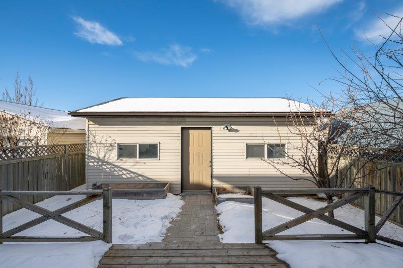 53 Bridleridge Gardens Southwest, Calgary, 3 Bedrooms Bedrooms, ,2.5 BathroomsBathrooms,Houses,For Rent,53 Bridleridge Gardens Southwest,2629