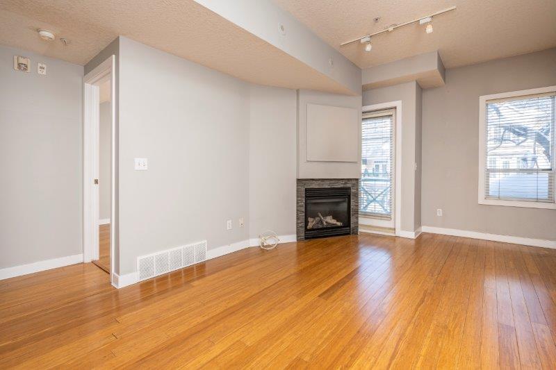 211, 1235 13 Ave SW, Calgary, 2 Bedrooms Bedrooms, ,1 BathroomBathrooms,Condos/Townhouses,Rented,City Jardin,211, 1235 13 Ave SW,2645